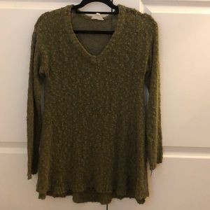 Lightweight vneck sweater